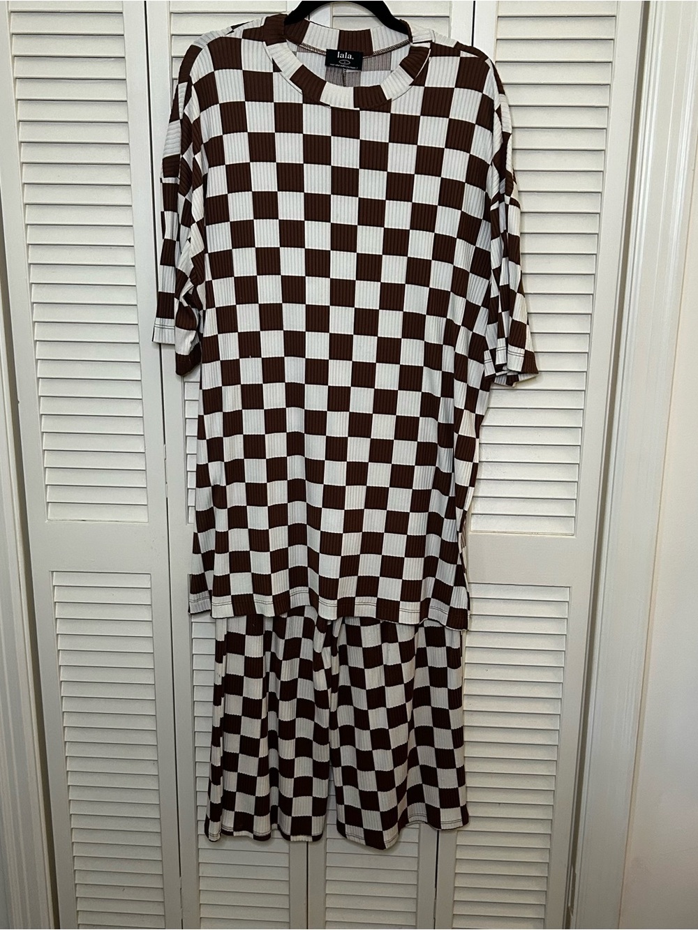 Dressed in LALA Lex Ribbed Checkerboard Playsuit in Cookie Dough size L - Picture 3 of 10